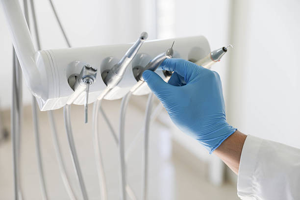 Professional Tooth Extraction technician working in La Homa, TX